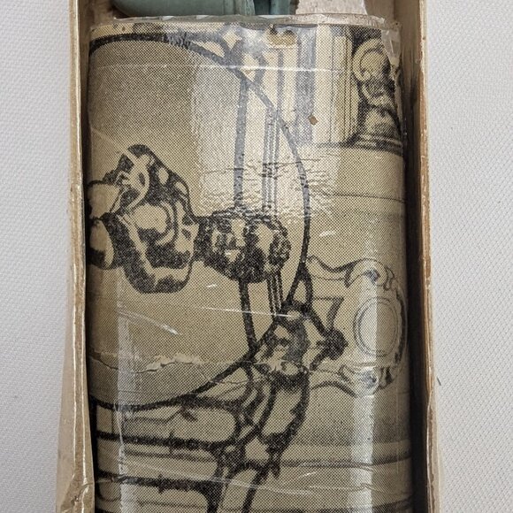 Vintage Commonwealth Little Squirt Figurine Inspired by Mannekin Statue in Box - Picture 10 of 10